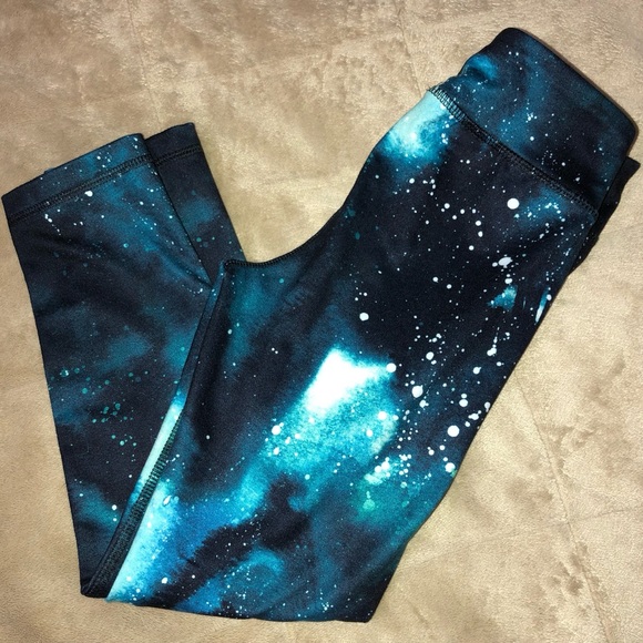 2 leggings. Girls size 6. Like new with no stains, tears, or rips. - Picture 5 of 9